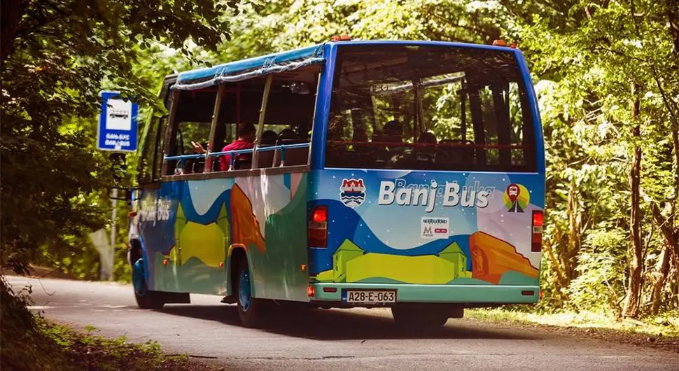 banj bus.webp